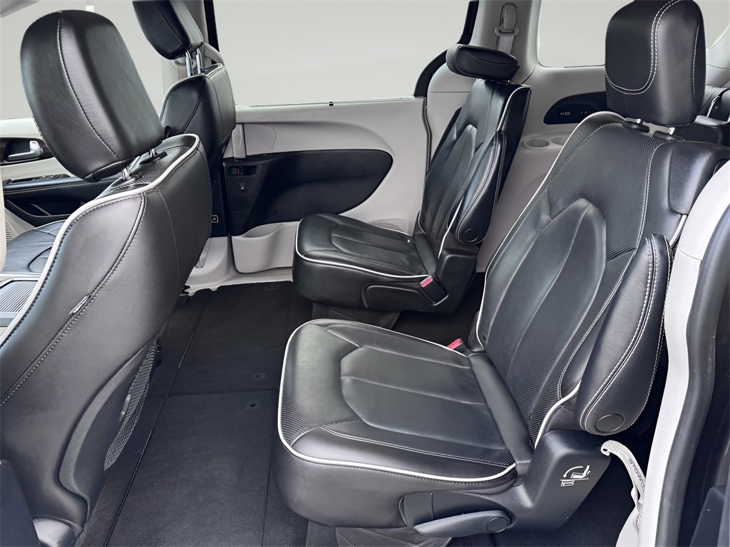 Used 2022 Chrysler Pacifica Limited image 36