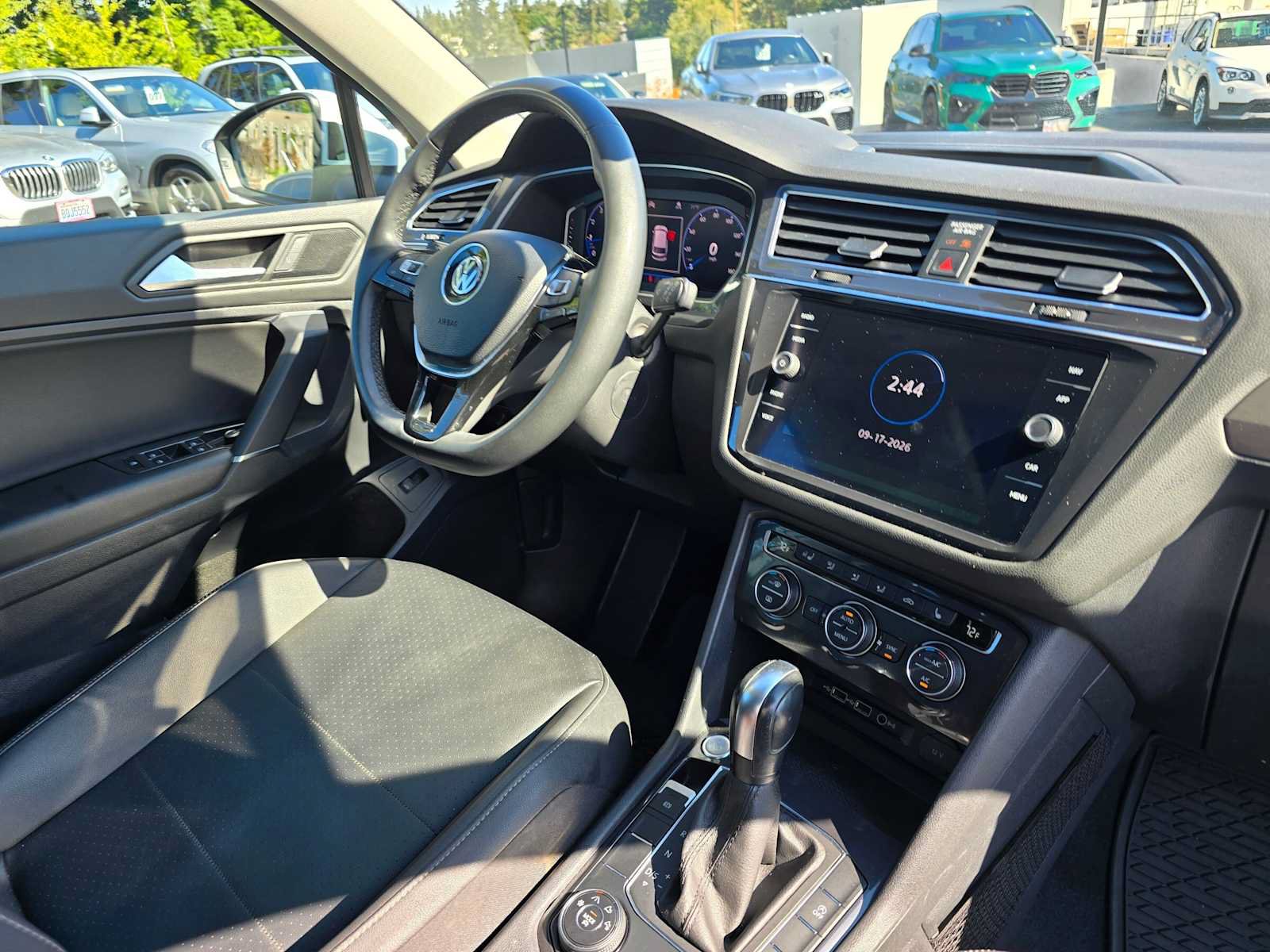 Used 2020 Volkswagen Tiguan SEL AWD/4WD image 10