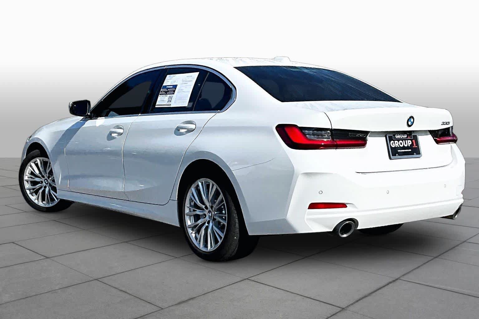 Used 2024 BMW 330i Sedan w/ Premium Package RWD image 11