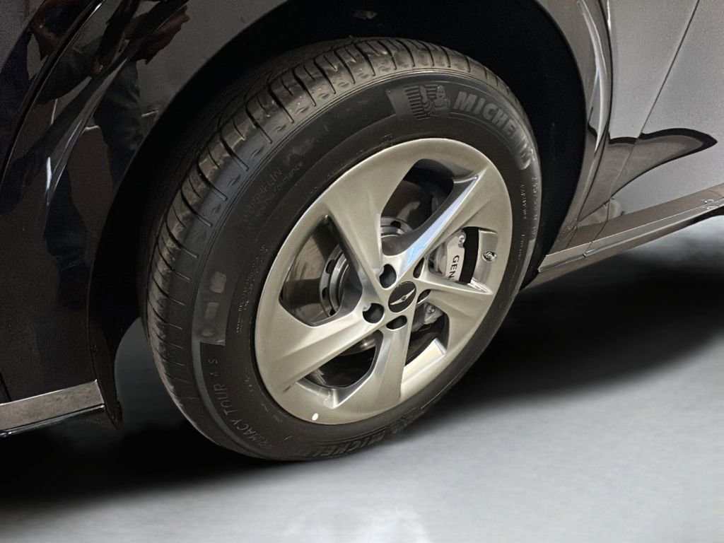 Certified 2026 Genesis GV70 2.5T Select image 4