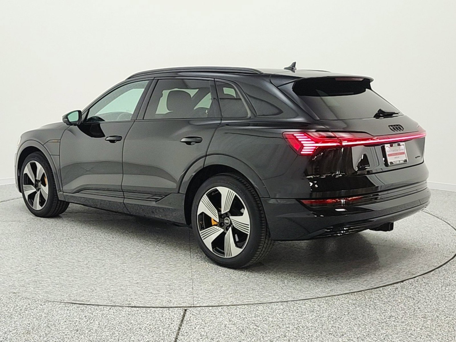 Used 2023 Audi e-tron Premium Plus w/ Premium Plus Package AWD/4WD image 7