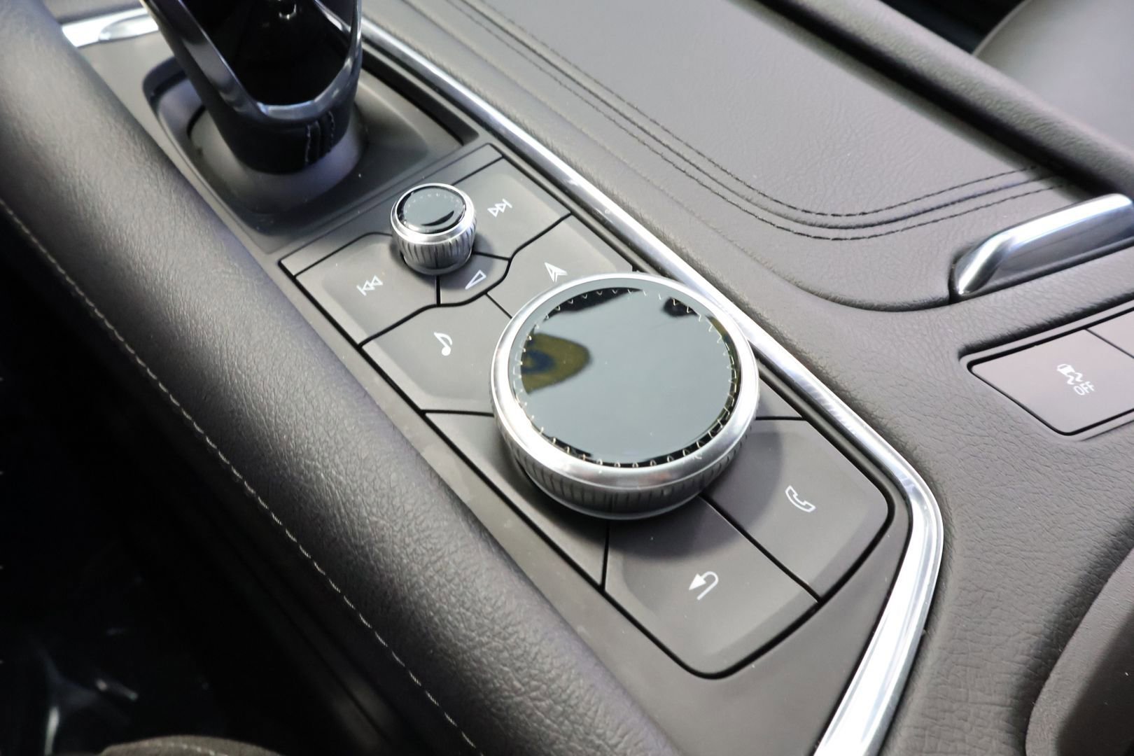 Certified 2025 Cadillac XT5 Premium Luxury image 27