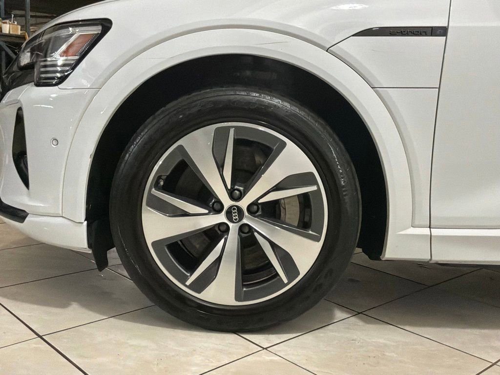 Used 2024 Audi Q8 e-tron Premium Plus w/ Premium Plus Package AWD/4WD image 16