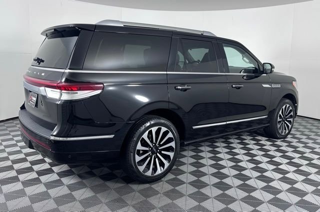 Used 2022 Lincoln Navigator Reserve image 8