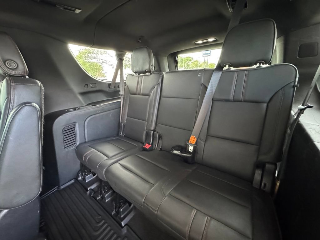 Used 2022 Chevrolet Suburban RST w/ Luxury Package RWD image 23