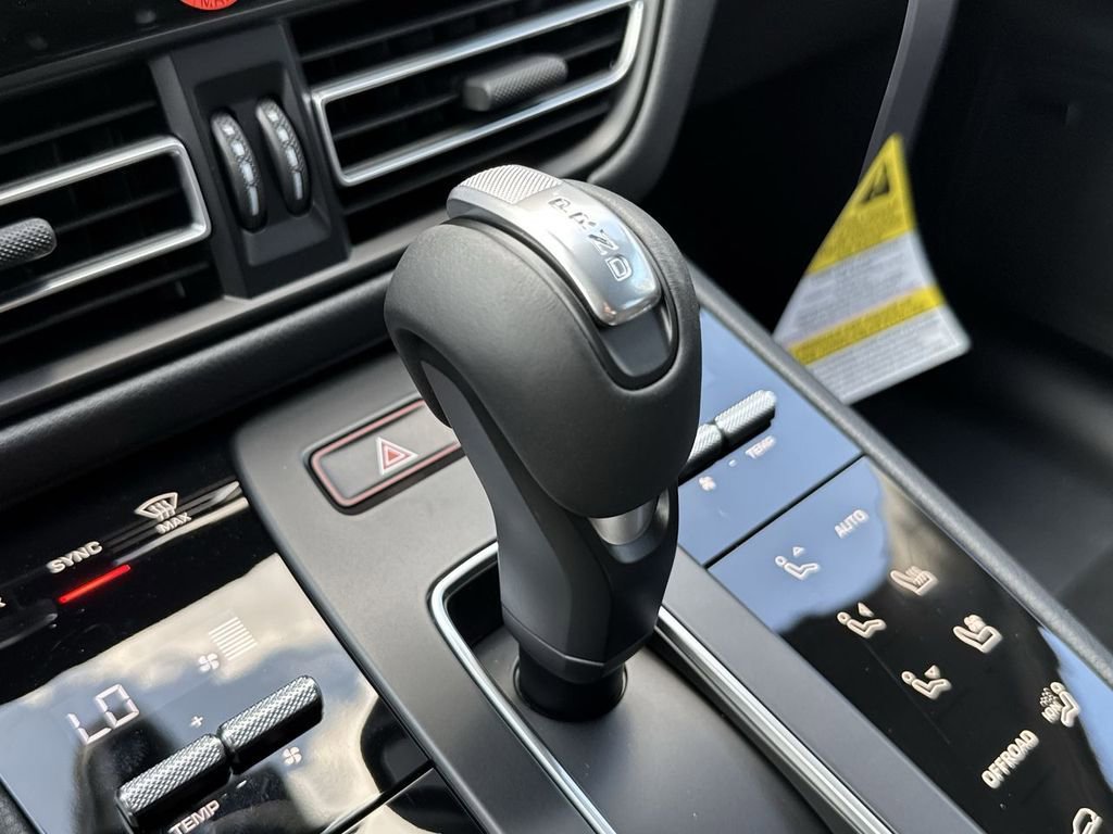 Certified 2026 Porsche Macan image 16