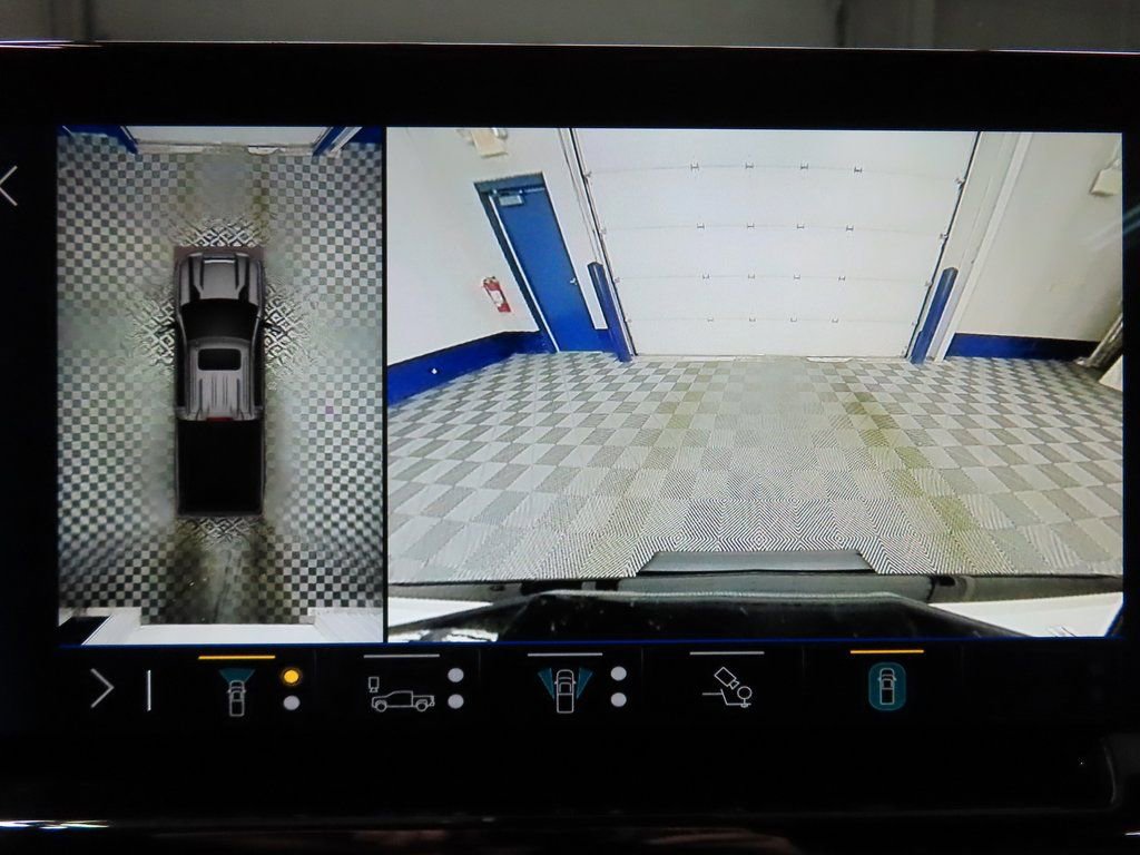 Used 2025 Chevrolet Silverado 2500 ZR2 w/ Technology Package image 14