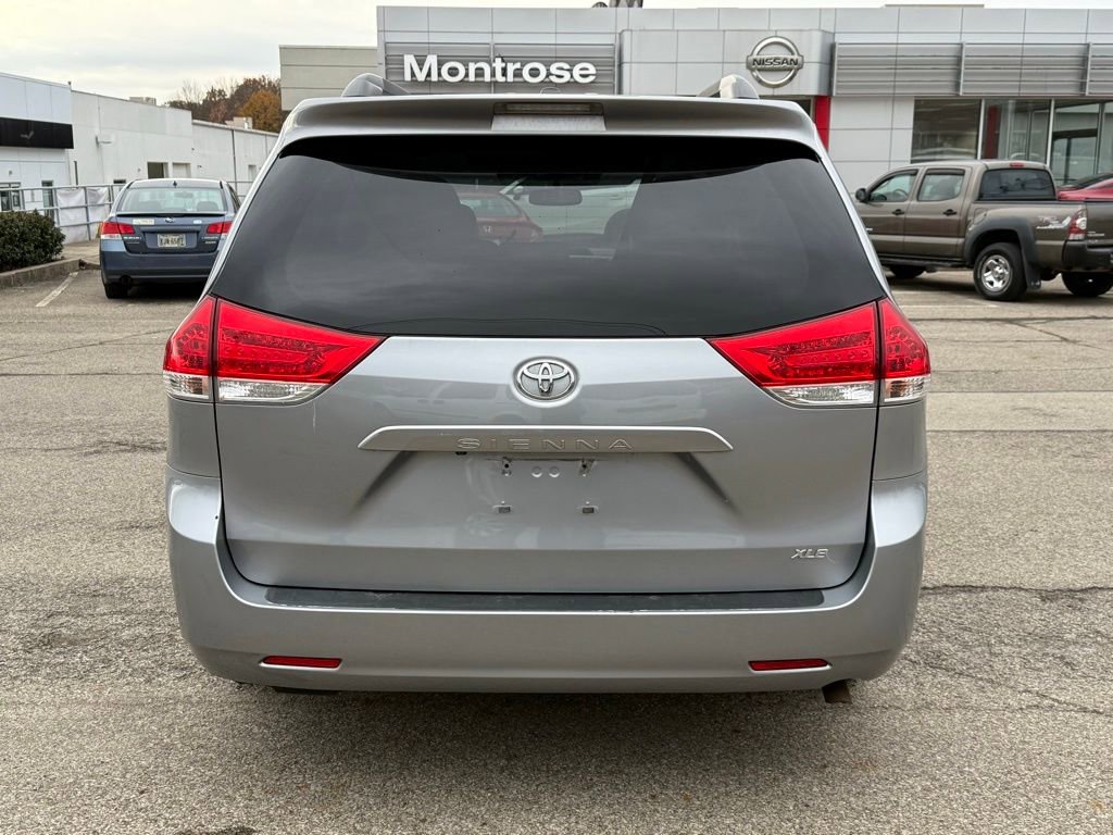 Used 2013 Toyota Sienna XLE image 4
