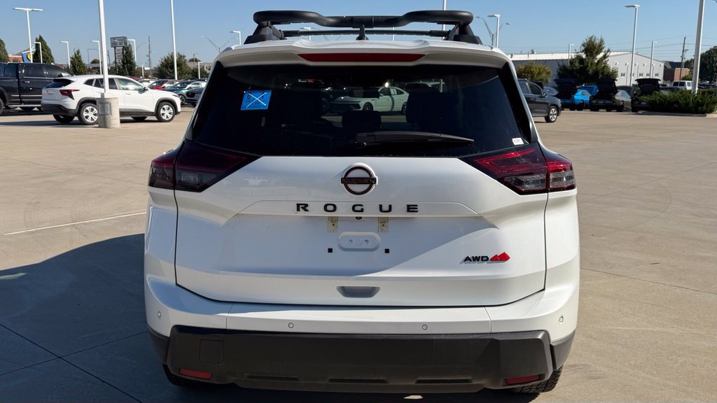 Used 2026 Nissan Rogue SV AWD/4WD image 4