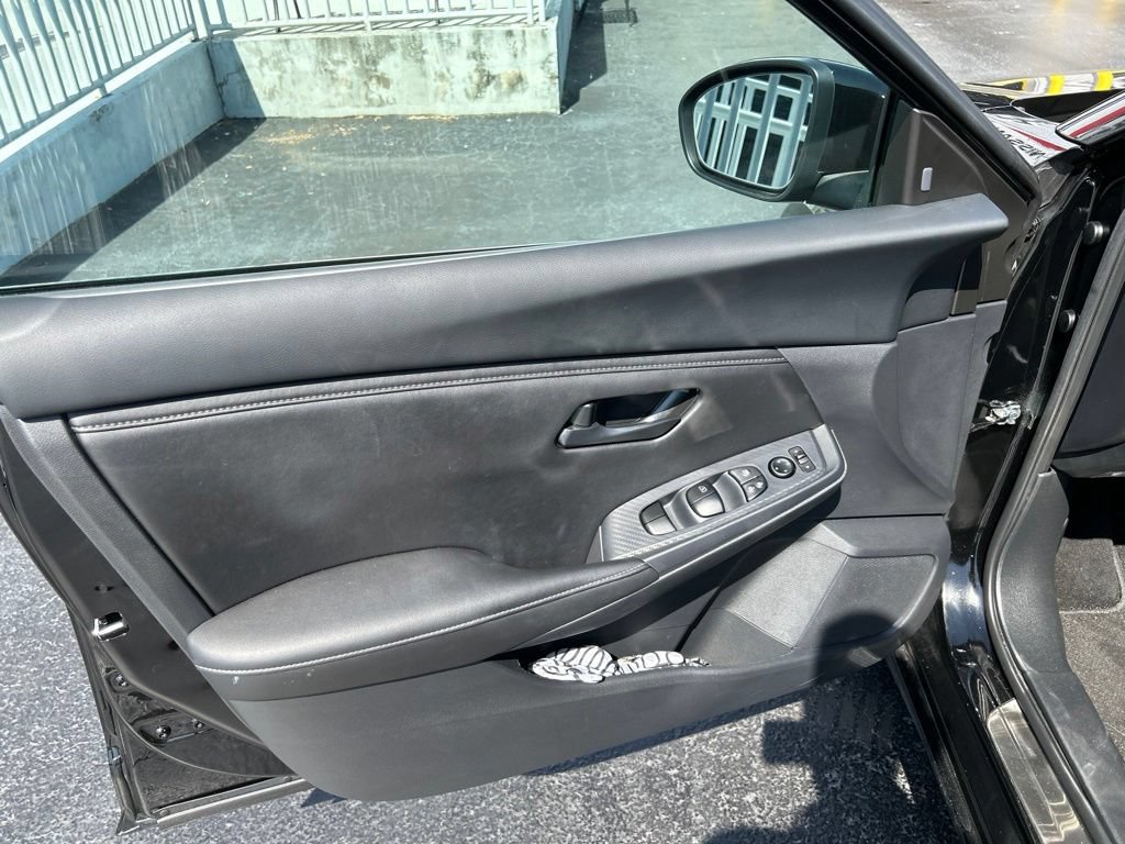 Certified 2025 Nissan Sentra S FWD image 8
