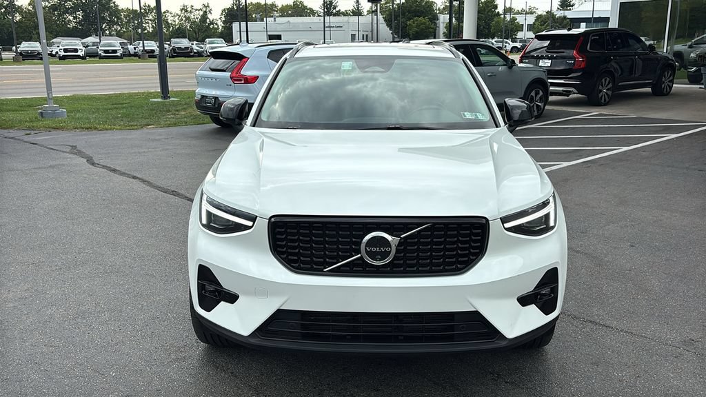 Used 2026 Volvo XC40 B5 Plus AWD/4WD image 4