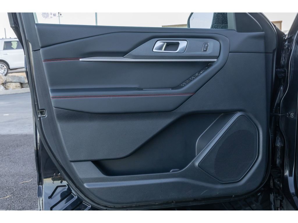 Used 2025 Ford Explorer ST-Line w/ ST-Line Street Pack image 19