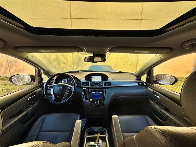 Used 2015 Honda Odyssey Touring Elite image 13