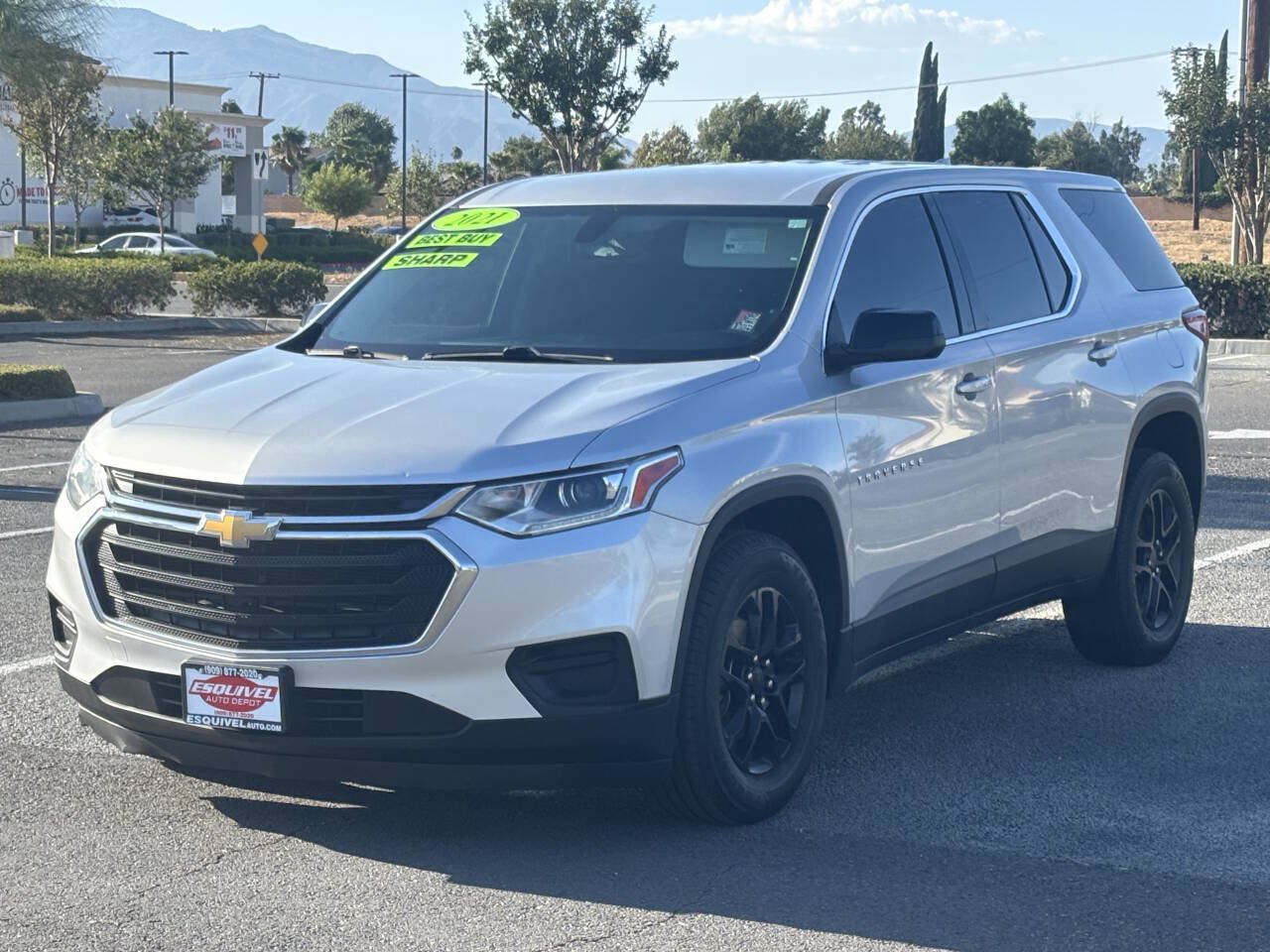 Used 2021 Chevrolet Traverse LS FWD image 2