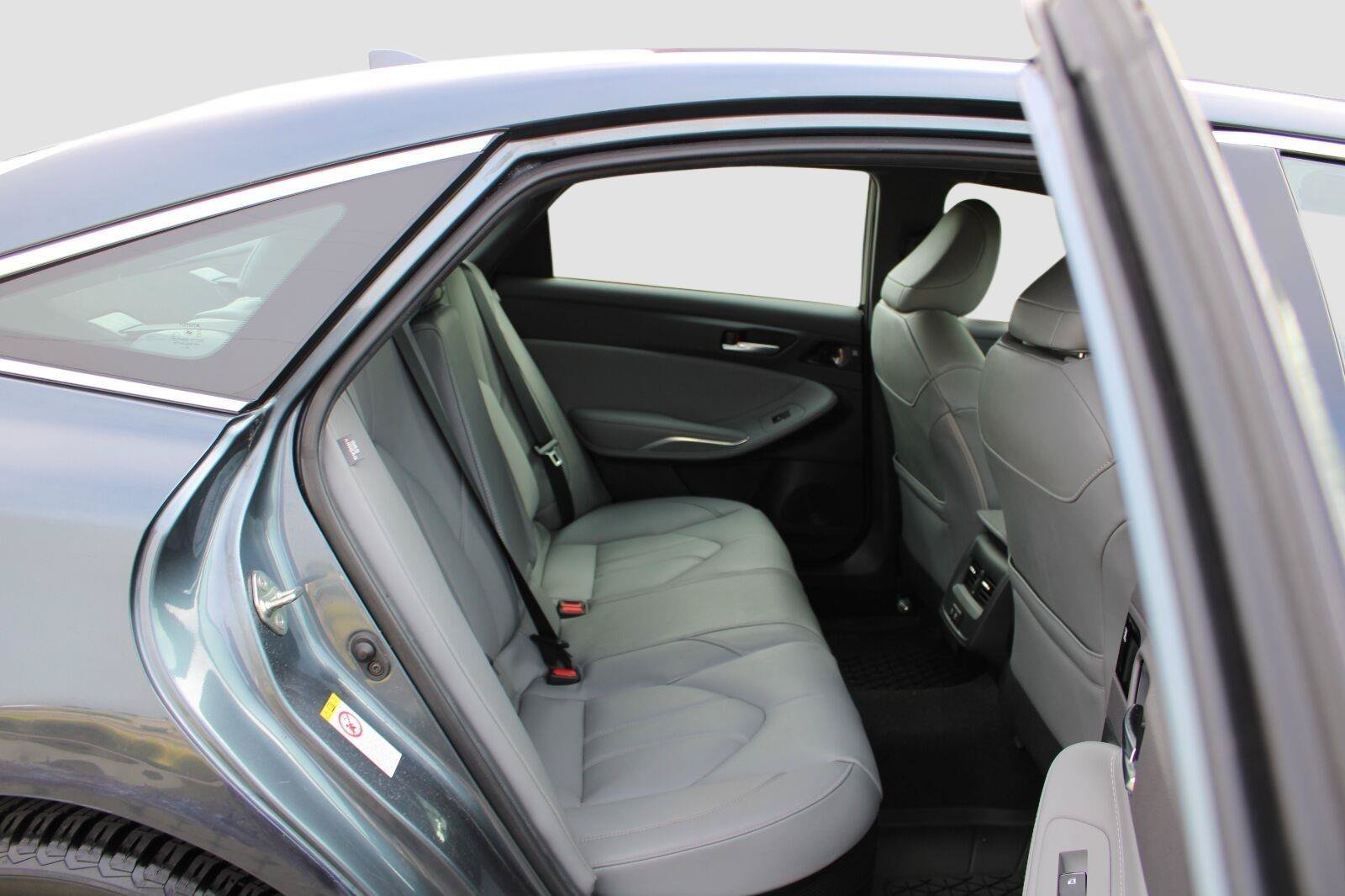 Used 2019 Toyota Avalon XLE FWD image 38