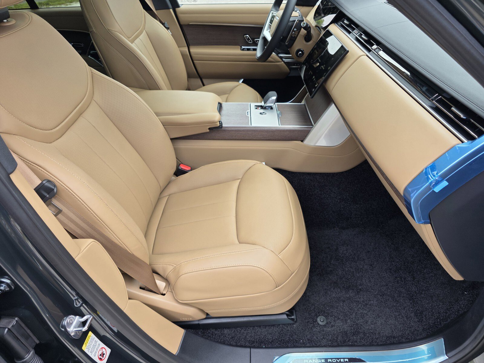 New 2026 Land Rover Range Rover SE AWD/4WD image 3