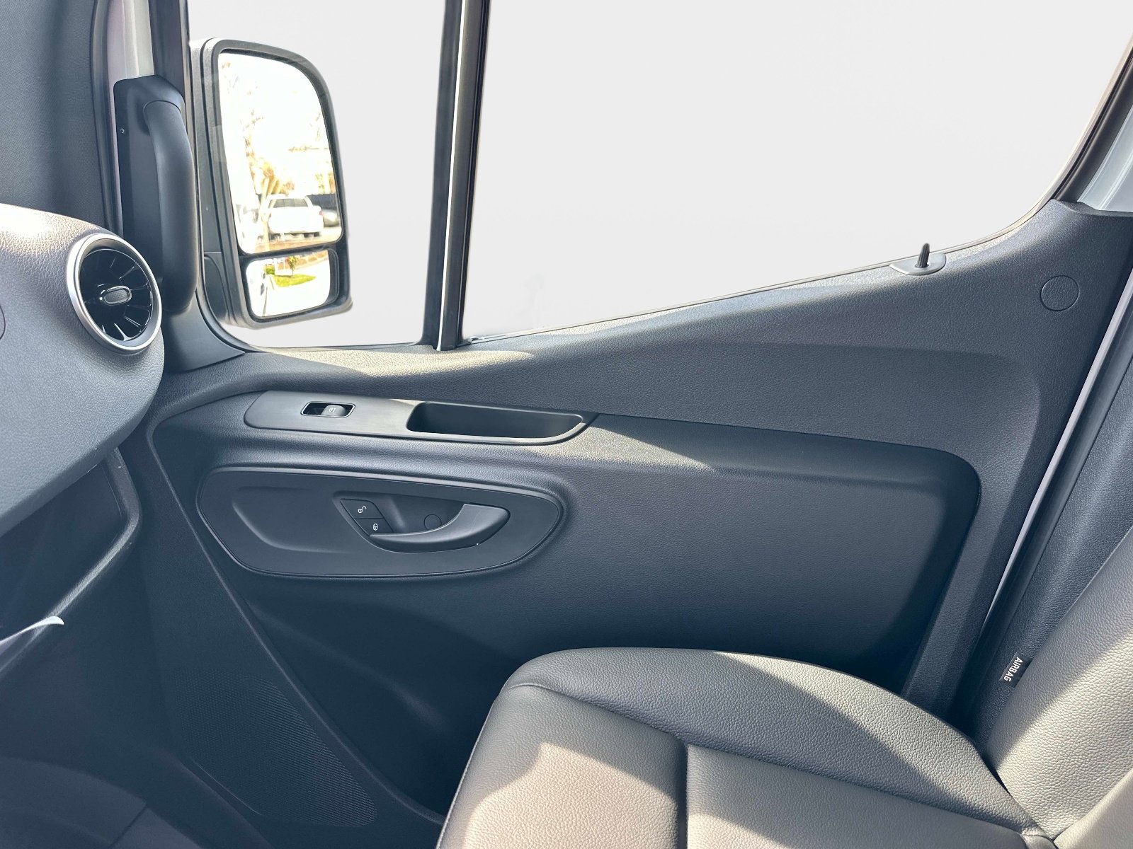 Used 2025 Mercedes-Benz Sprinter 3500 image 13