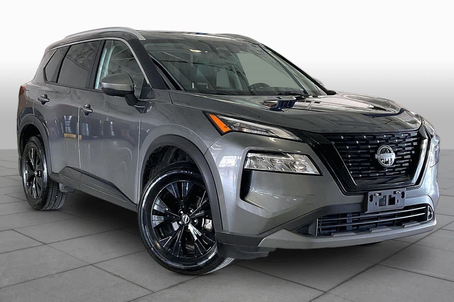 Used 2023 Nissan Rogue SV w/ SV Premium Package FWD image 2