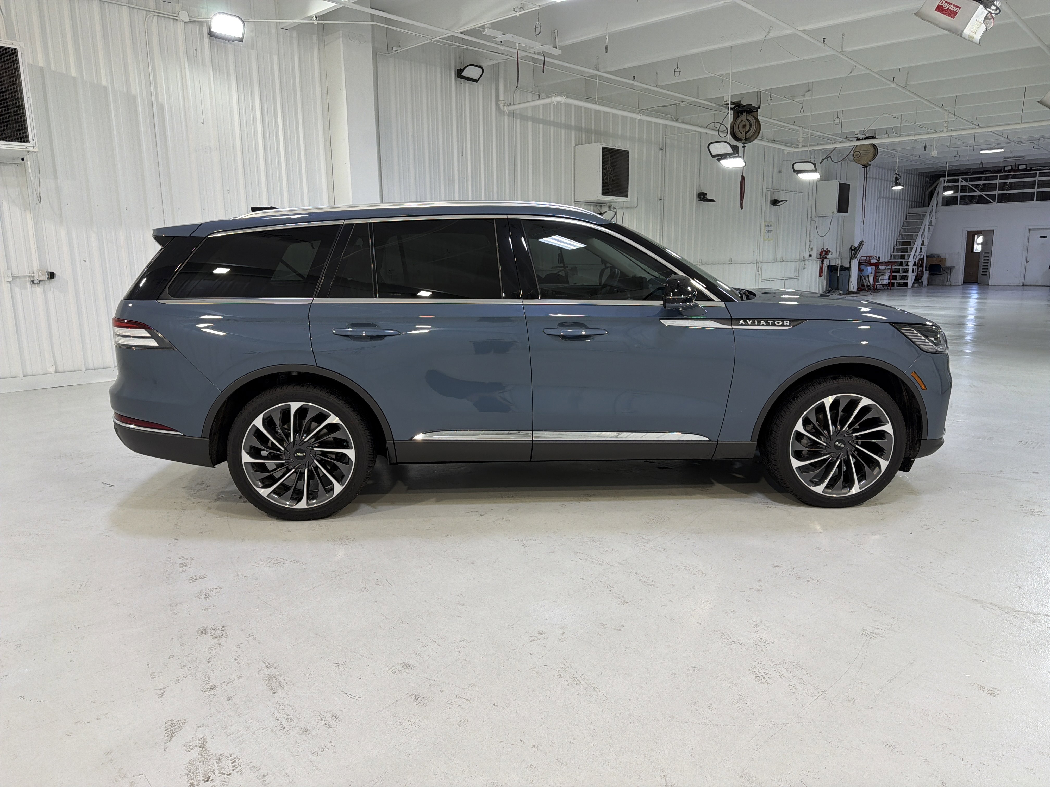 Used 2026 Lincoln Aviator Reserve AWD/4WD image 6