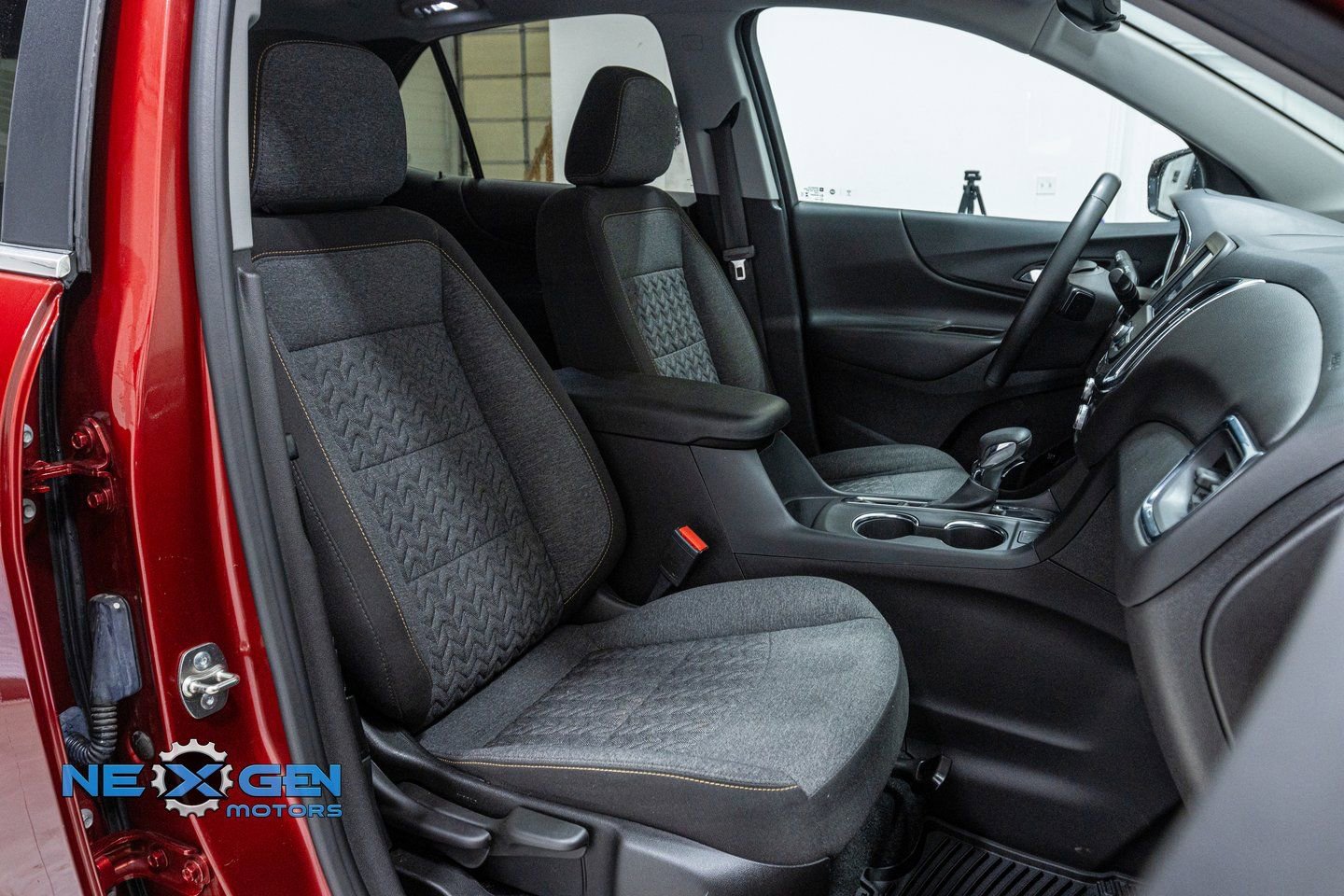 Used 2024 Chevrolet Equinox LT image 38