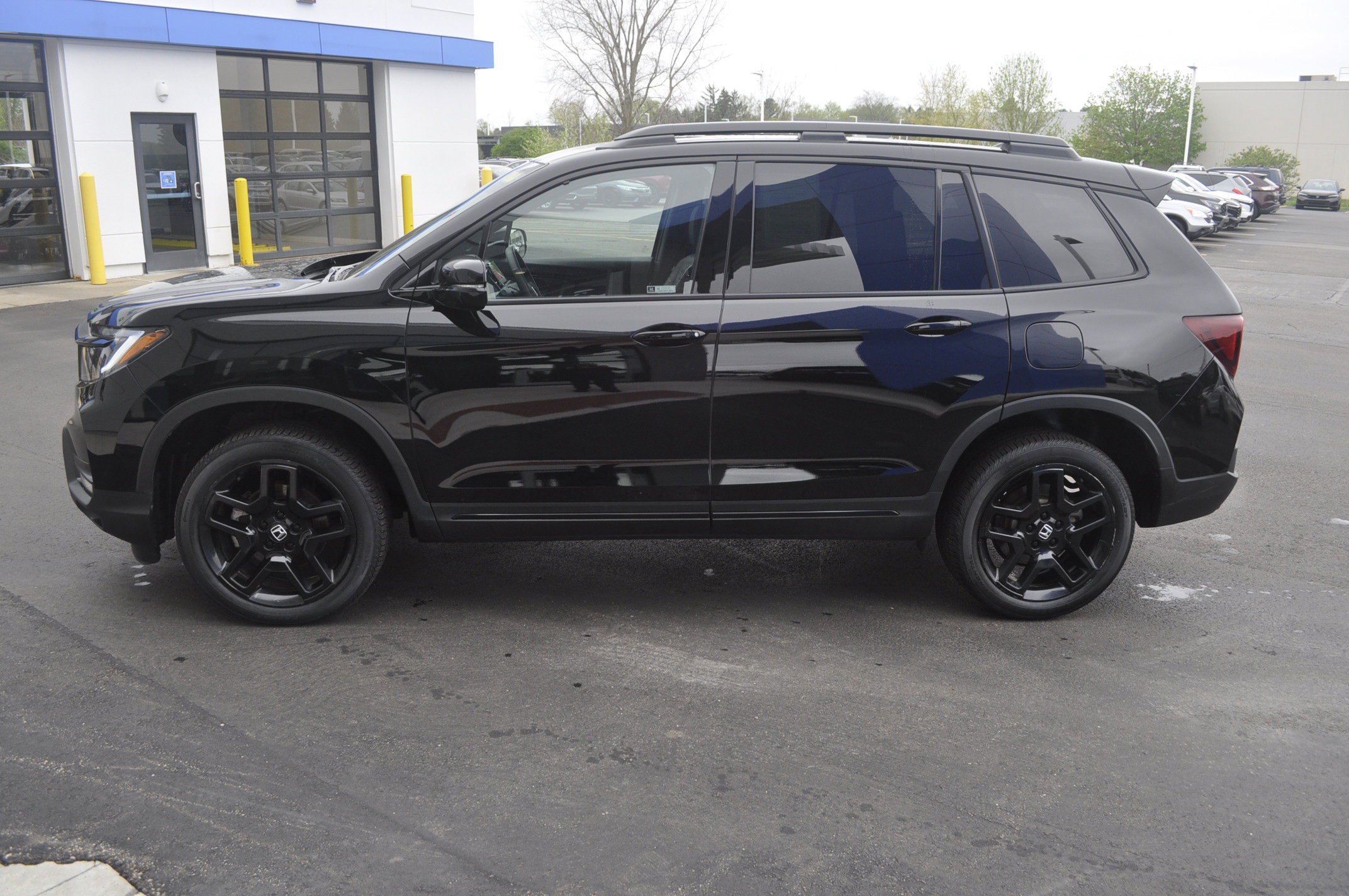 Certified 2024 Honda Passport Black Edition image 4