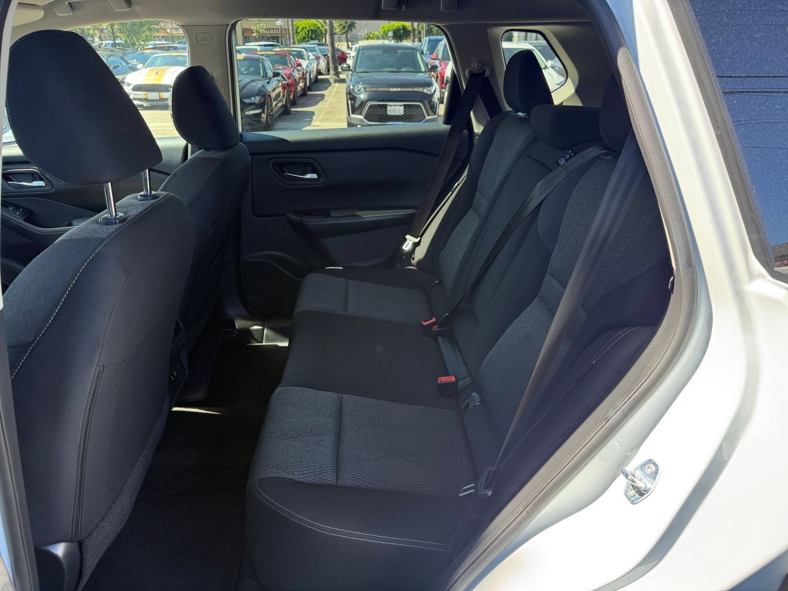 Used 2025 Nissan Rogue SV FWD image 24