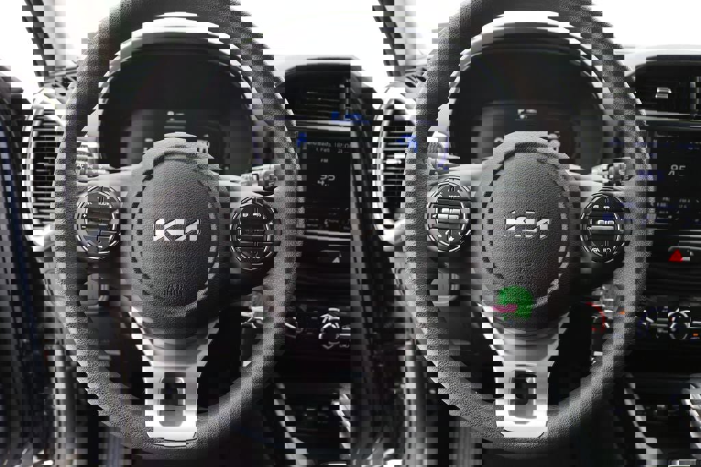 Used 2025 Kia Soul LX image 17