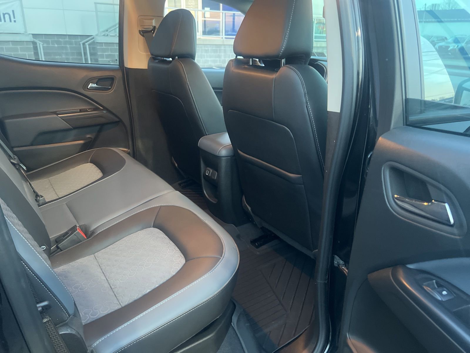 Used 2022 Chevrolet Colorado Z71 w/ Z71 Midnight Edition image 49