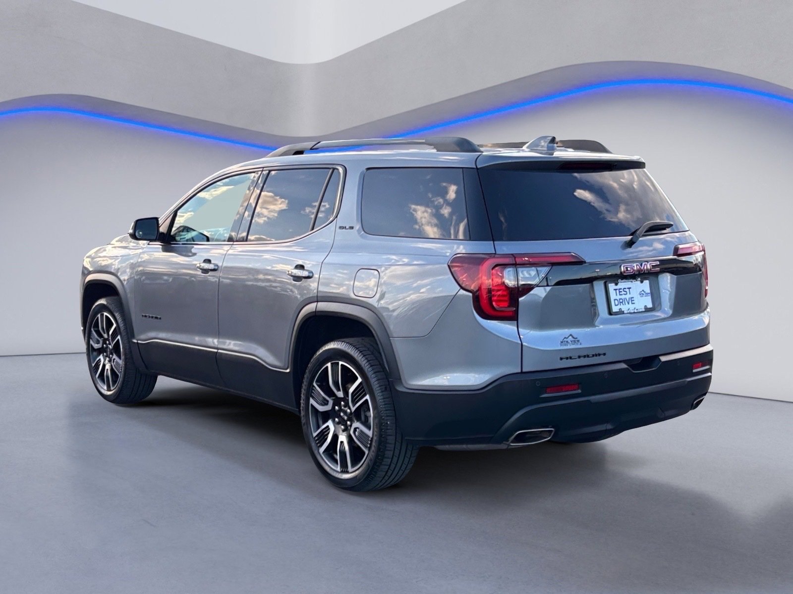 Used 2021 GMC Acadia SLE w/ Driver Convenience Package image 12