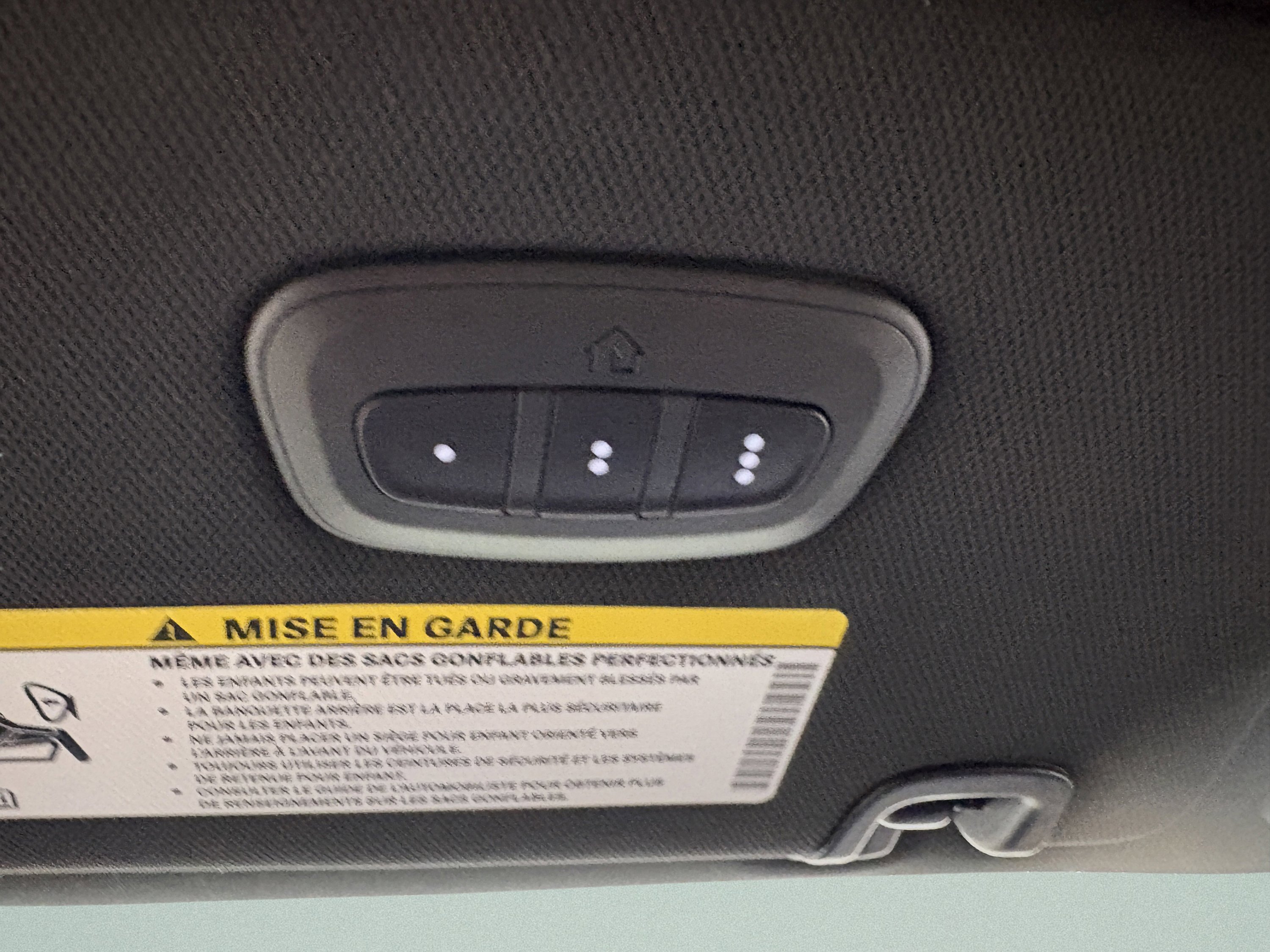 Used 2025 Chrysler Pacifica Limited image 30