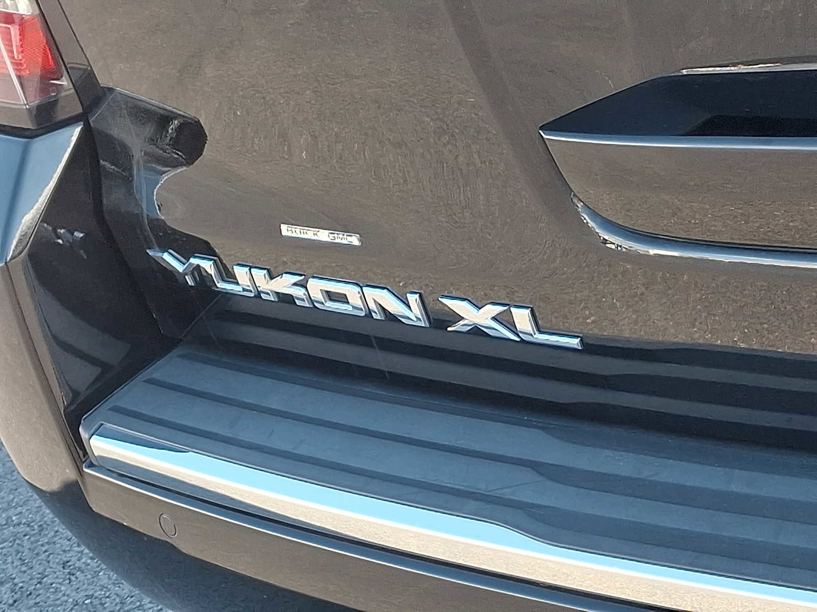 Used 2020 GMC Yukon XL Denali w/ Denali Premium Package image 34