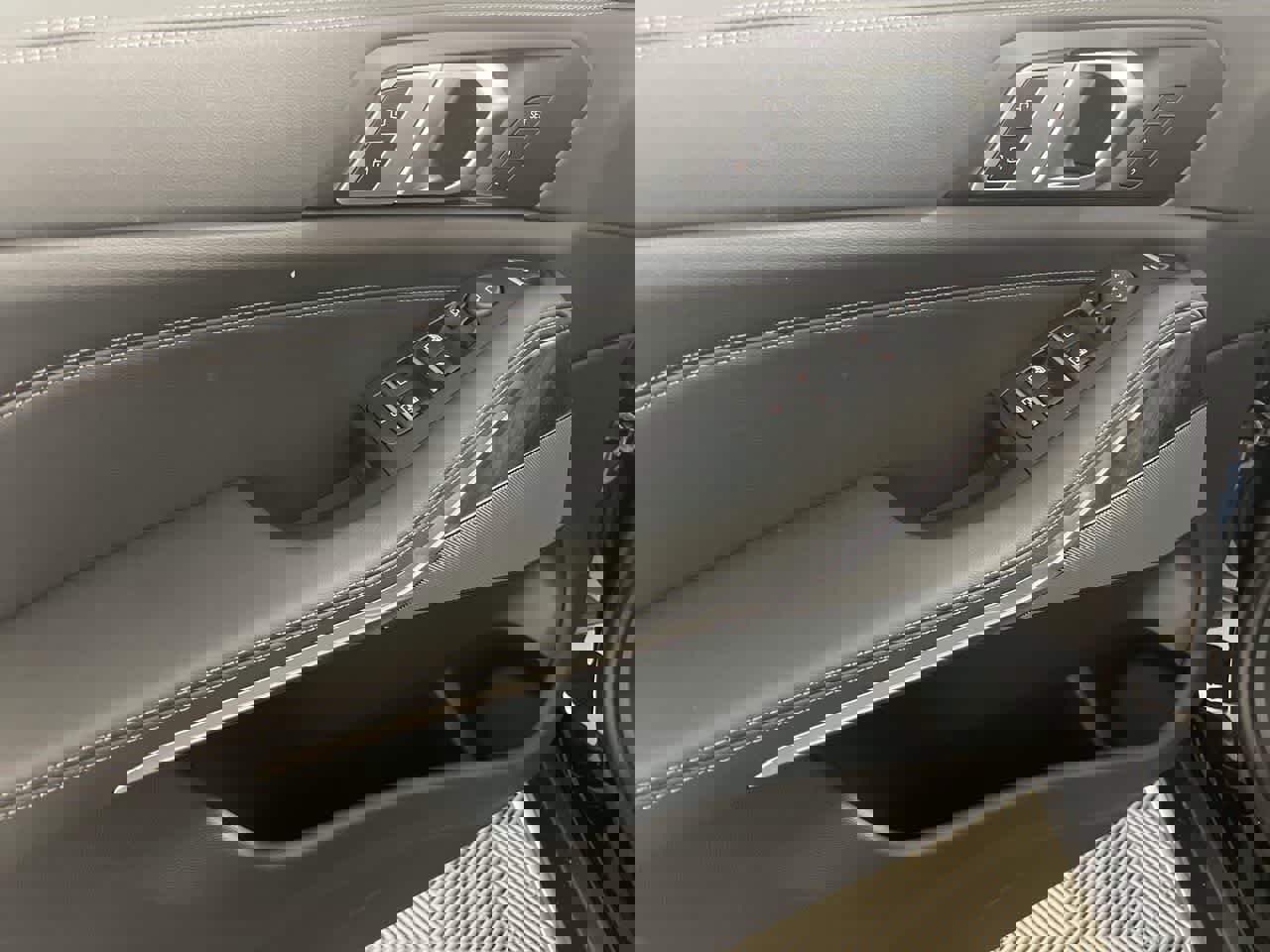 Used 2024 BMW X5 xDrive40i w/ Premium Package image 11