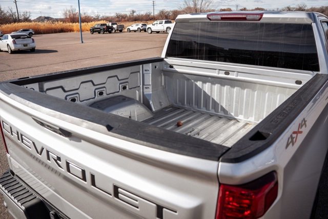 Used 2022 Chevrolet Silverado 1500 Custom image 9