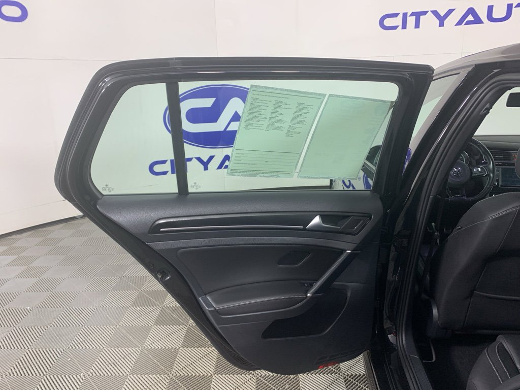 Used 2016 Volkswagen Golf R 4-Door image 31