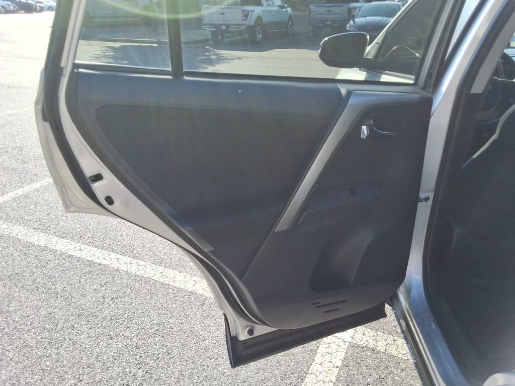 Used 2015 Toyota RAV4 XLE w/ Preferred Accessory Package FWD image 17