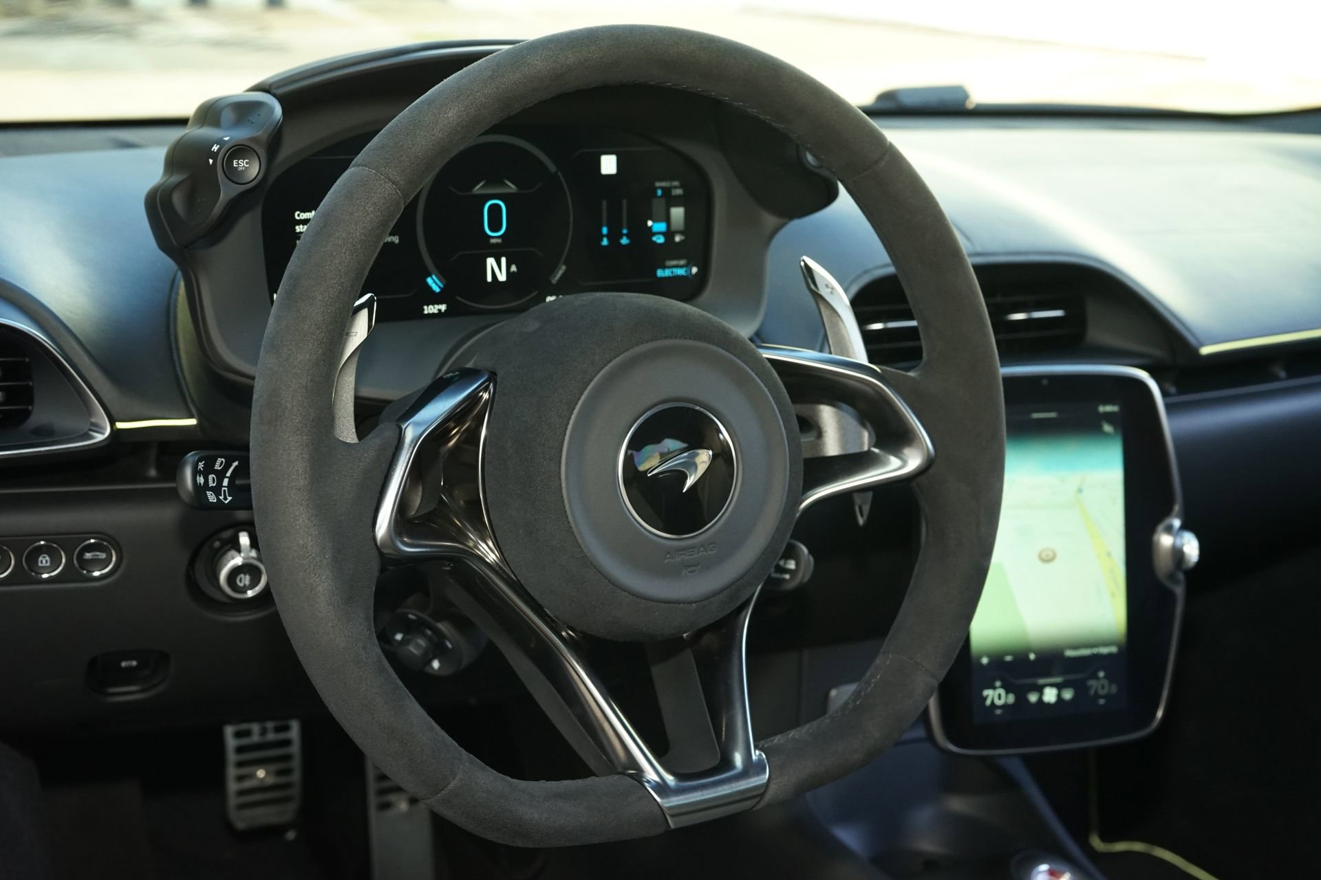 Used 2024 McLaren Artura RWD image 19