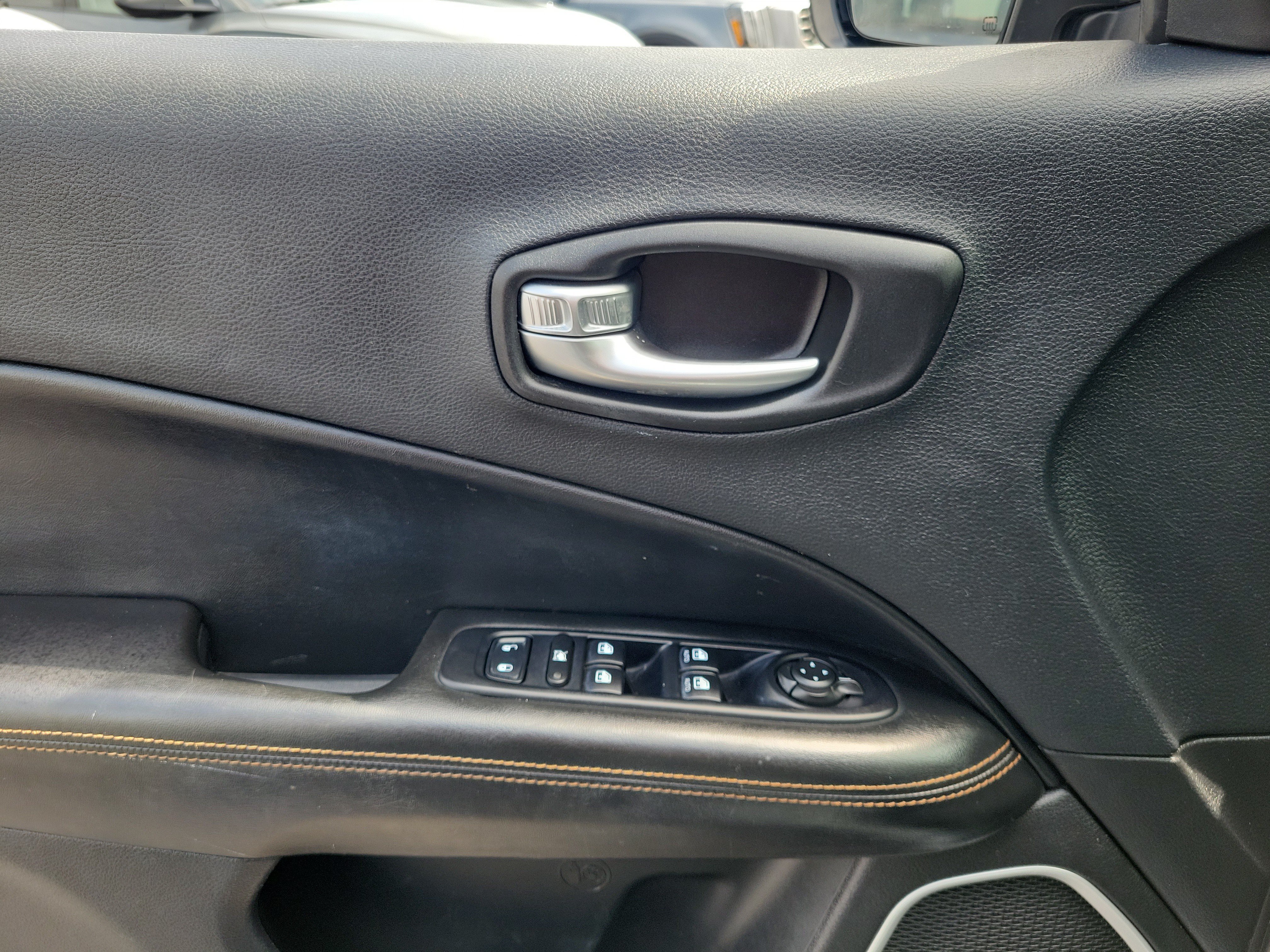 Used 2019 Jeep Compass Limited AWD/4WD image 17