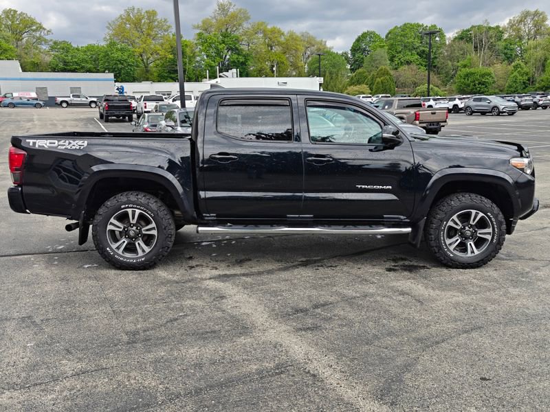 Used 2019 Toyota Tacoma TRD Sport AWD/4WD image 4