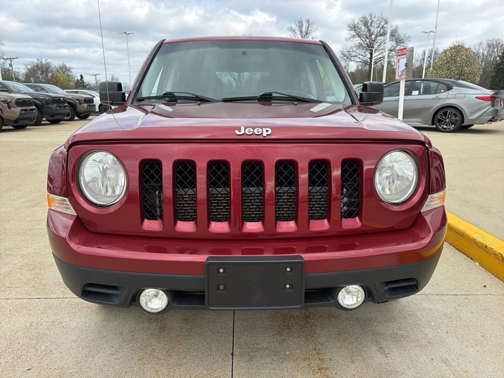 Used 2014 Jeep Patriot Latitude FWD image 2