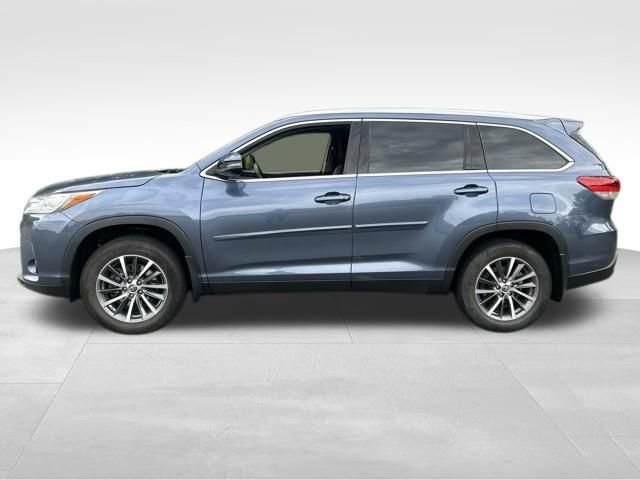 Used 2019 Toyota Highlander XLE AWD/4WD image 2