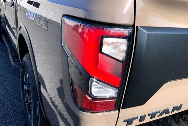 Used 2021 Nissan Titan PRO-4X w/ Pro-4x Convenience Package AWD/4WD image 29