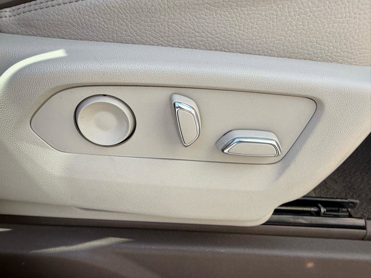 Used 2023 GMC Yukon Denali RWD image 28