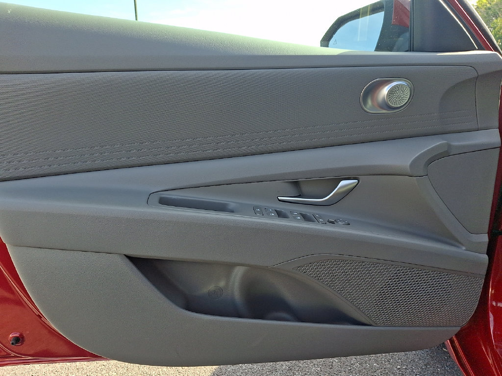 Used 2026 Hyundai Elantra Hybrid FWD image 12