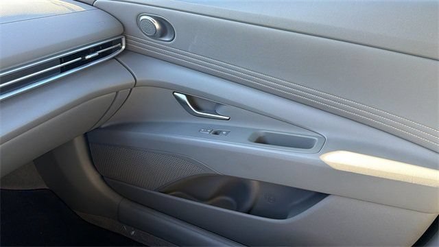 Certified 2025 Hyundai Elantra SEL FWD image 26