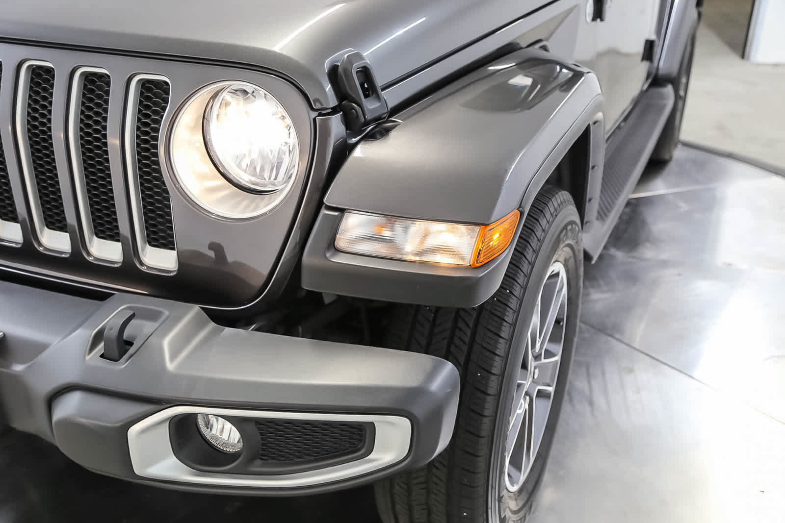 Used 2023 Jeep Wrangler Unlimited Sahara AWD/4WD image 16