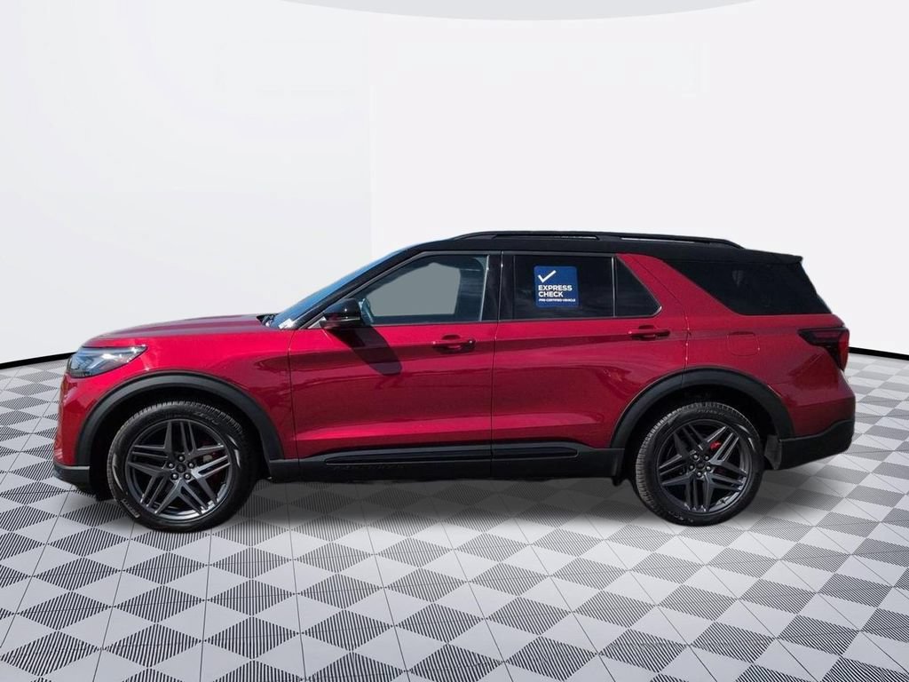 Used 2025 Ford Explorer ST AWD/4WD image 2