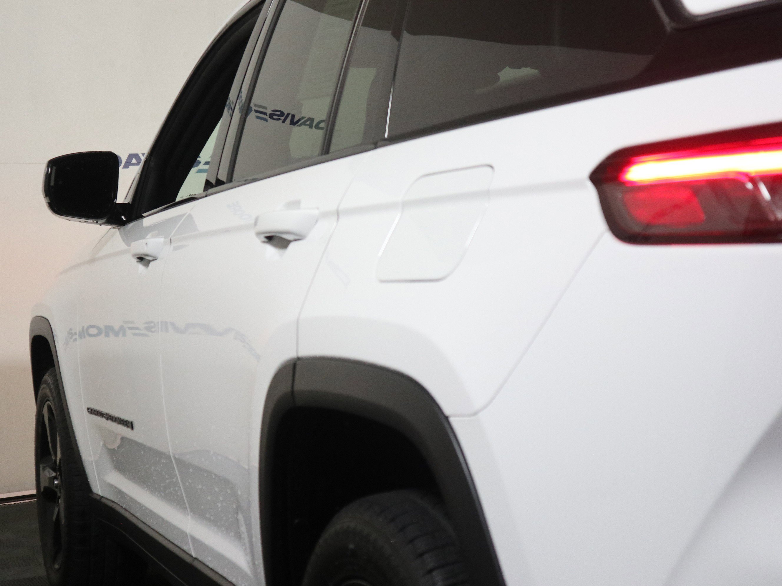 Used 2023 Jeep Grand Cherokee Altitude image 10