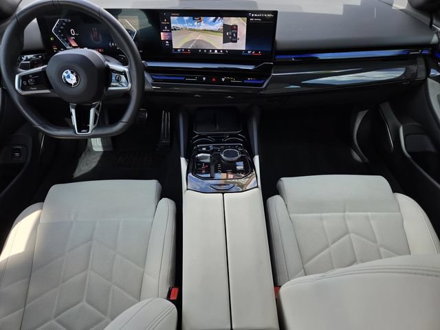 Used 2025 BMW 530i xDrive w/ M Sport Package AWD/4WD image 16