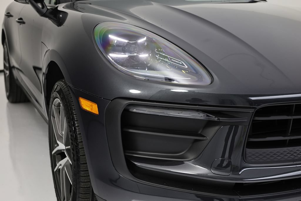 Certified 2026 Porsche Macan AWD/4WD image 17