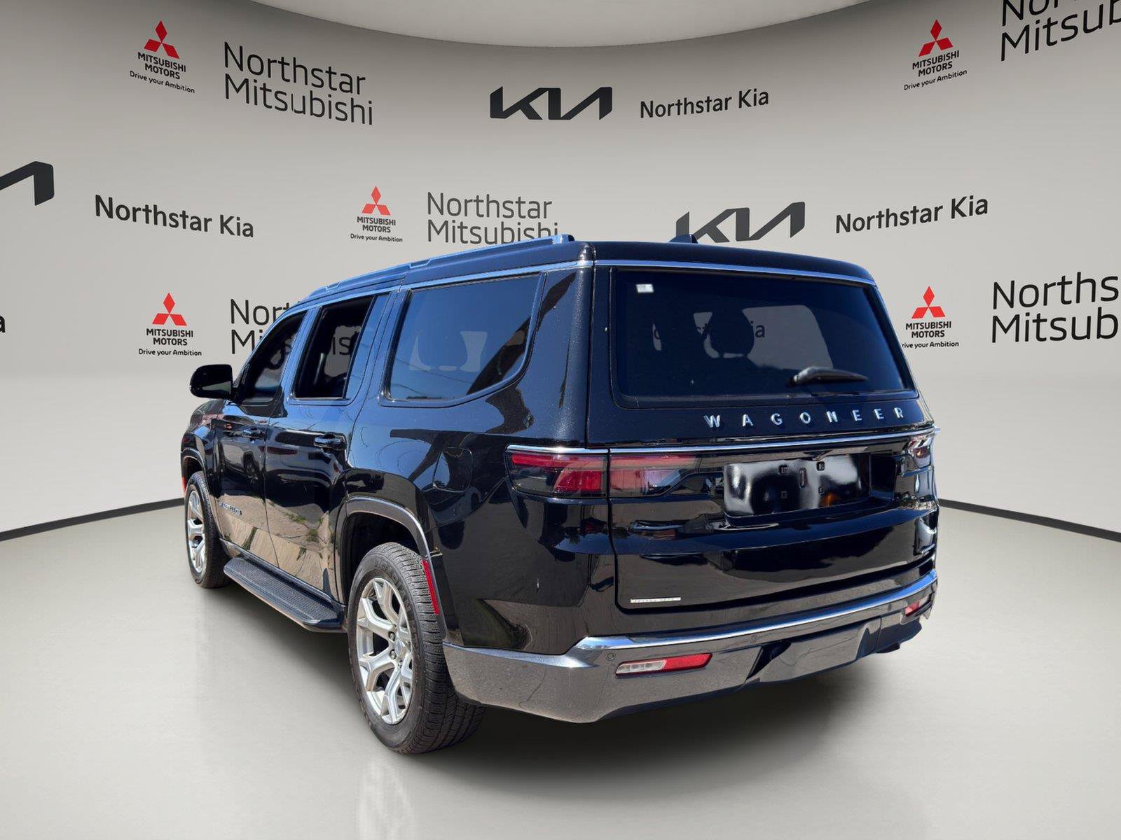 Used 2022 Jeep Wagoneer Series II AWD/4WD image 2